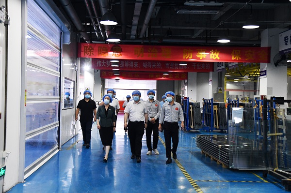 省商务厅党组书记张锋到红桃国际集团参观考察