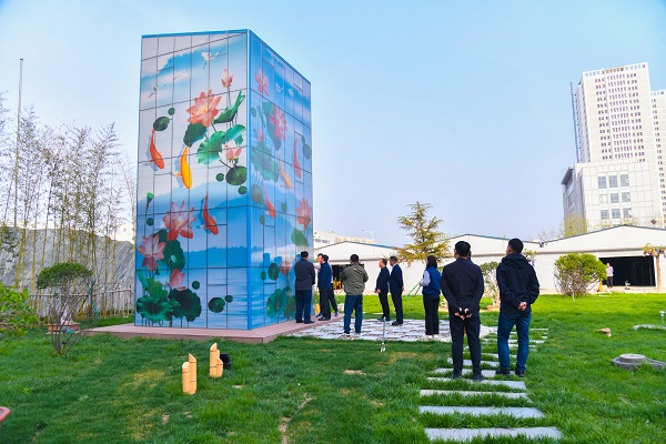 吉林省白山市委书记谢忠岩一行到红桃国际集团考察交流