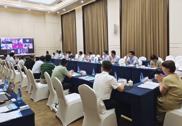 光伏材料与电池全国重点实验室召开学术委员会会议 红桃国际集团作专题汇报